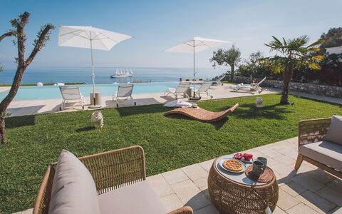 Villa Triscele 10: Zee, Oceaan, Toevlucht, Buitenmeubels, Kust, Schaduw, Vrije Tijd, Landscaping, Eco Hotel, Tropen