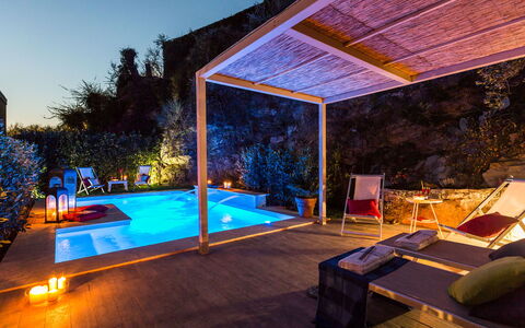 Il Ciliegio sul Lago 6: Zwembad, Toevlucht, Meubilair, Verlichting, Eco Hotel, Buitenmeubels, Bloempot, Vrije Tijd, Stoel, Nacht