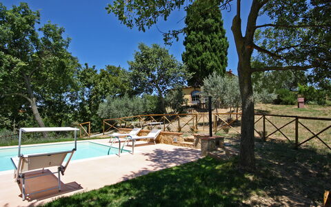 Monterzi 4: Landgoed, Zwembad, Hacienda, Backyard, Schaduw, Tuin, Villa, Werf, Landscaping, Buitenmeubels