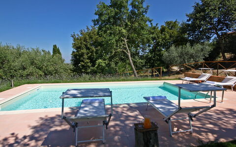 Monterzi 4: Zwembad, Meubilair, Buitenmeubels, Tuin, Schaduw, Backyard, Buitentafel, Landgoed, Werf, Landscaping