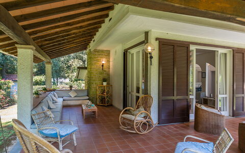 Villa la Meridiana 8+1: Meubilair, Hout, Stoel, Interieur Ontwerp, Plafond, Flooring, Verdieping, Veranda, Tafel, Toevlucht