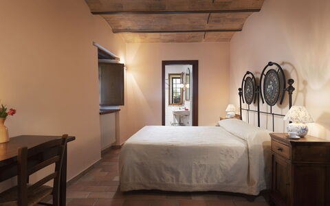 Villa di Morice 14: Meubilair, Muur, Flooring, Slaapkamer, Interieur Ontwerp, Verdieping, Bed, Plafond, Verlichting, Bed Frame