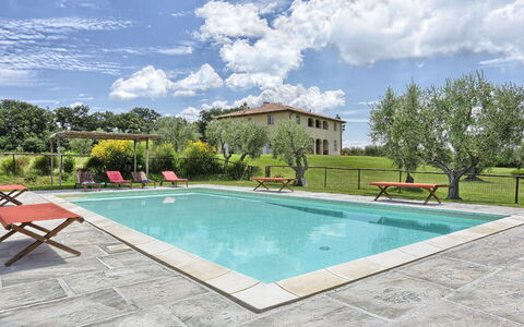 Villa Il Meluccio 12: Zwembad, Meubilair, Buitenmeubels, Landgoed, Toevlucht, Tuin, Hacienda, Schaduw, Stoel, Boerderij