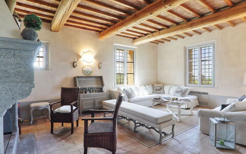 Villa Il Meluccio 12: Meubilair, Interieur Ontwerp, Muur, Flooring, Verdieping, Plafond, Bankstel, Huis, Stoel, Woonkamer