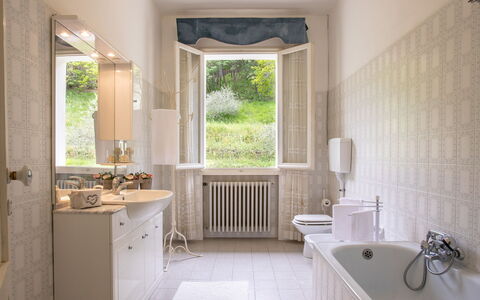 La Villa Dina 10: Interieur Ontwerp, Loodgieterswerkinrichting, Muur, Flooring, Wastafel In De Badkamer, Wastafel, Verdieping, Badkamer, Kraan, Loodgieter
