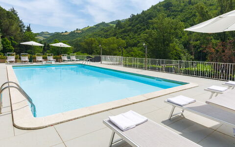 La Villa Dina 10: Zwembad, Toevlucht, Eco Hotel, Buitenmeubels, Hotel, Thermae, Badplaats, Ligstoel, Villa