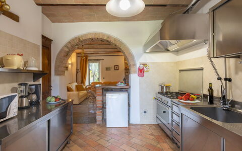 La Colonica 18: Interieur Ontwerp, Meubilair, Keuken, Flooring, Countertop, Toestel Van De Keuken, Hout, Plafond, Major Appliance, Cabinetry
