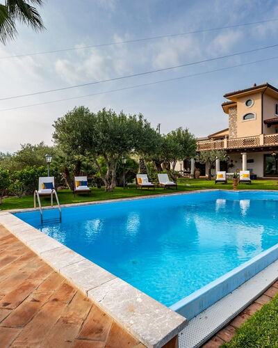 Villa Alba 12: Zwembad, Toevlucht, Eco Hotel, Vrije Tijd, Landgoed, Thermae, Buitenmeubels, Hacienda, Villa, Backyard