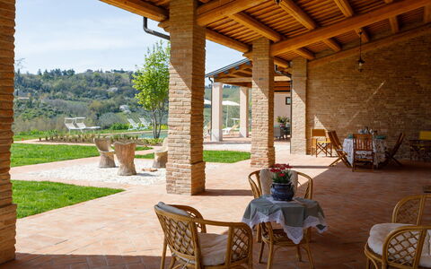Ca' Pellicciano 8: Meubilair, Stoel, Veranda, Buitenmeubels, Schaduw, Kolom, Eco Hotel, Tuin, Patio, Landgoed