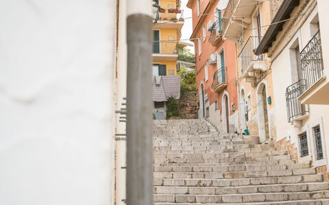 Attico Giafari 6: Muur, Trap, Buurt, Samengesteld Materiaal, Balkon, Appartement, Leuning, Beton, Steeg