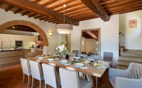 La Villa Nell'Isola Verde 12: Meubilair, Interieur Ontwerp, Tafel, Stoel, Hout, Flooring, Plafond, Keuken En Eettafel, Eetkamer, Verlichting