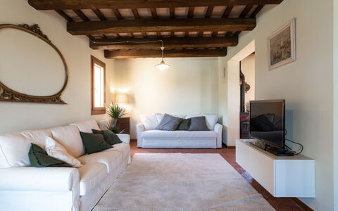 Casale Principessa 6+2: Meubilair, Interieur Ontwerp, Bankstel, Flooring, Muur, Verdieping, Kamer, Hout, Woonkamer, Plafond