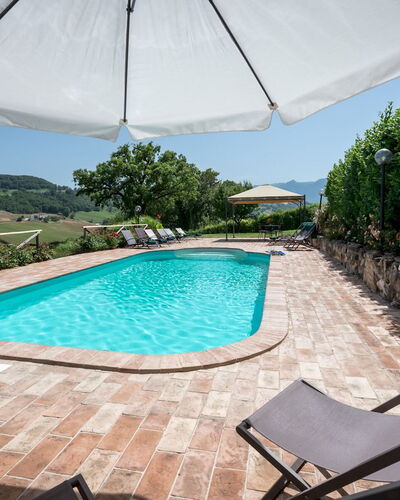 Villa Casanostra 12: Zwembad, Buitenmeubels, Meubilair, Toevlucht, Eco Hotel, Stoel, Flagstone, Paraplu, Ligstoel, Schaduw