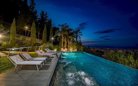 Villa Relax 12+2: Blauw, Zwembad, Toevlucht, Eco Hotel, Badplaats, Vogelperspectief, Hotel, Luchtfotografie, Thermae