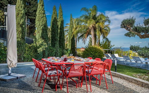 Villa Relax 12+2: Meubilair, Buitenmeubels, Stoel, Tuin, Buitentafel, Schaduw, Eco Hotel, Landscaping, Toevlucht
