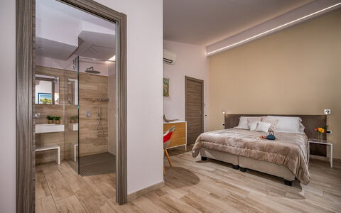 Villa Provenza 12+4: Interieur Ontwerp, Meubilair, Flooring, Verdieping, Muur, Bed, Hout, Plafond, Slaapkamer, Kamer