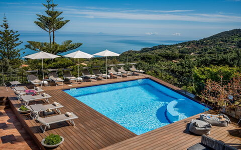 Villa Provenza 12+4: Zwembad, Toevlucht, Buitenmeubels, Eco Hotel, Zee, Ligstoel, Paraplu, Oceaan, Hotel, Vrije Tijd