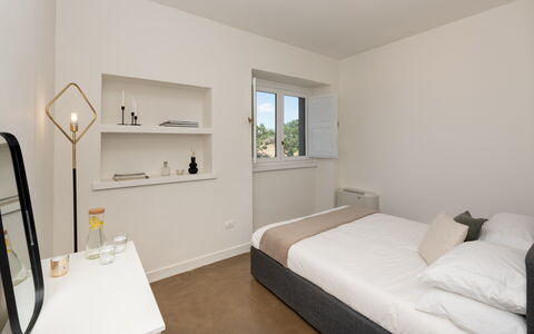 Villa Terre Normanne 10: Interieur Ontwerp, Bed, Slaapkamer, Flooring, Meubilair, Verdieping, Kamer, Plafond, Laken, Bedding