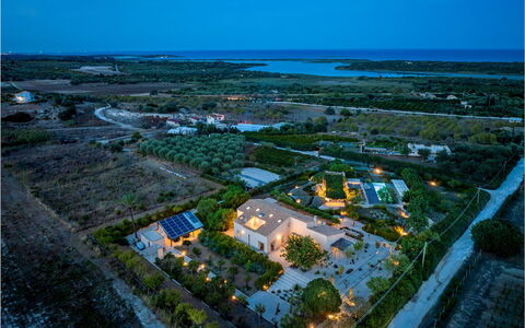 Villa Majoli 9: Woongebied, Vogelperspectief, Luchtfotografie, Landschap, Stedelijk Ontwerp, Land Lot, Landgoed, Voorstad, Huis, Landscaping