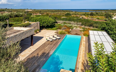 Villa Majoli 9: Blauw, Zwembad, Toevlucht, Eco Hotel, Vrije Tijd, Buitenmeubels, Schaduw, Landscaping, Villa, Badplaats
