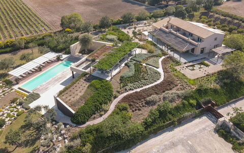 Villa Majoli 9: Woongebied, Landgoed, Huis, Dak, Zwembad, Land Lot, Tuin, Landscaping, Herenhuis, Toevlucht