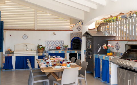 Villa Olimpia 6+2: Meubilair, Interieur Ontwerp, Tafel, Stoel, Keuken En Eettafel, Plafond, Keuken, Schaduw, Kamerplant, Ontwerp