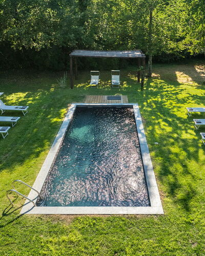 Casale dei Tigli 8: Zwembad, Tuin, Gazon, Landscaping, Backyard, Buitenmeubels, Park, Waterpartij, Schaduw, Werf