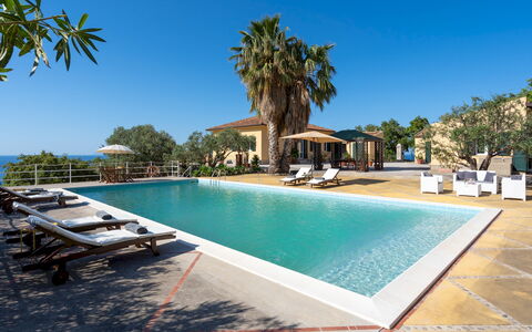 Villa le Sorbe 12: Blauw, Zwembad, Toevlucht, Buitenmeubels, Paraplu, Ligstoel, Eco Hotel, Vrije Tijd, Vakantie, Schaduw