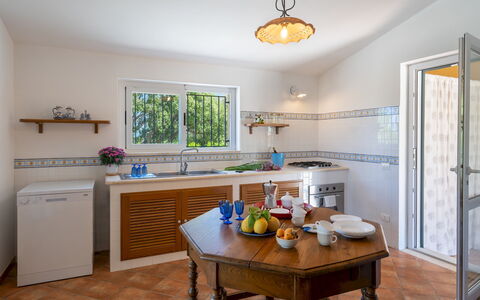 Villa le Sorbe 12: Meubilair, Interieur Ontwerp, Flooring, Keuken, Countertop, Plafond, Verdieping, Huis, Kamer, Stoel