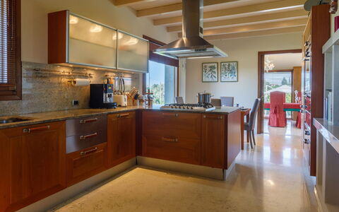 Villa California 6: Meubilair, Keuken, Countertop, Interieur Ontwerp, Cabinetry, Flooring, Toestel Van De Keuken, Hout, Major Appliance, Plafond