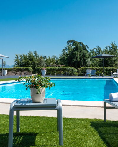 Villa Atmosfere 8: Zwembad, Toevlucht, Buitenmeubels, Schaduw, Tuin, Landscaping, Gazon, Stoel, Eco Hotel, Werf