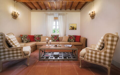 Villa Il Magnifico 10: Meubilair, Interieur Ontwerp, Flooring, Bankstel, Verdieping, Hout, Tafel, Woonkamer, Kamer, Stoel