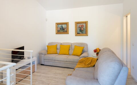 Villa Cristina 3: Interieur Ontwerp, Meubilair, Flooring, Verdieping, Hout, Bankstel, Kamer, Woonkamer, Appartement