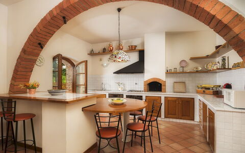 Fonte Pinella 8: Meubilair, Interieur Ontwerp, Muur, Flooring, Hout, Plafond, Keuken, Stoel, Tafel, Verdieping