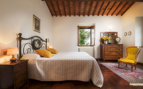 Fonte Pinella 8: Meubilair, Bed, Interieur Ontwerp, Slaapkamer, Muur, Bedding, Laken, Flooring, Hout, Verdieping