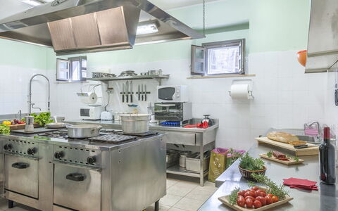 Villa Cappelletti 16+2: Keuken, Toestel Van De Keuken, Countertop, Major Appliance, Voedsel, Fornuis, Meubilair, Huishoudapparatuur, Fornuis, Verlichting
