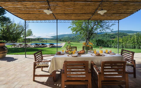 Casale Tavernelle 6: Meubilair, Buitenmeubels, Stoel, Schaduw, Toevlucht, Eco Hotel, Zwembad, Landscaping, Paraplu, Outdoor Structuur