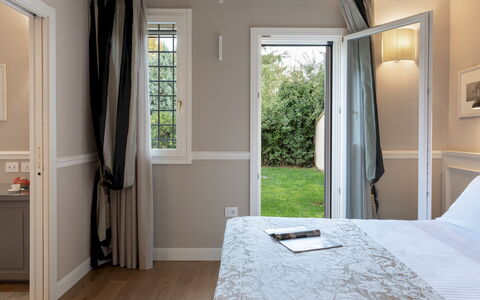 Villa Pergola 8: Interieur Ontwerp, Meubilair, Slaapkamer, Muur, Bed, Hout, Huis, Plafond, Textiel, Verlichting