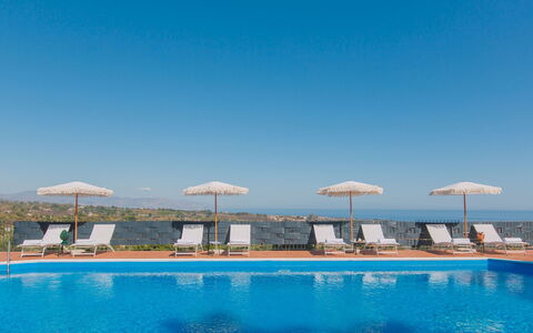 Villa Ingrid 12: Blauw, Toevlucht, Zee, Hotel, Eco Hotel, Badplaats, Zwembad, Linens, Slaapkamer, Bed
