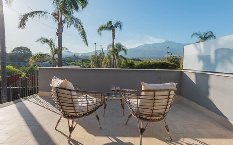 Villa Ingrid 12: Meubilair, Buitenmeubels, Stoel, Schaduw, Eco Hotel, Balkon, Kamerplant, Toevlucht, Buitentafel