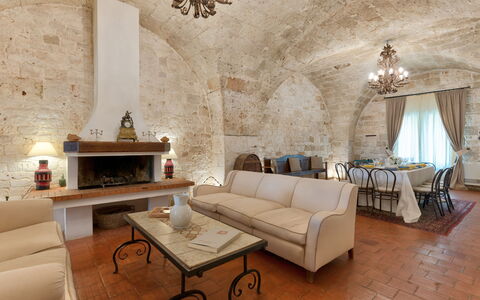 Masseria Tarsia Incuria 8+4: Muur, Meubilair, Interieur Ontwerp, Plafond, Flooring, Verdieping, Woonkamer, Kamer, Bankstel, Stoel