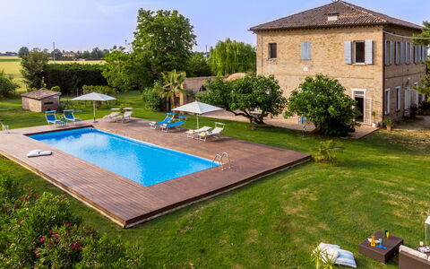 Villa Rustica 8: Zwembad, Landgoed, Toevlucht, Boerderij, Gazon, Tuin, Hacienda, Landscaping, Villa, Eco Hotel