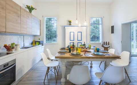 Villa Rustica 8: Meubilair, Interieur Ontwerp, Stoel, Flooring, Tafel, Eetkamer, Hout, Keuken En Eettafel, Kamer, Plafond