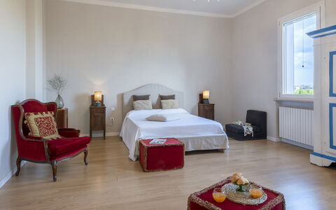 Villa Rustica 8: Meubilair, Interieur Ontwerp, Flooring, Muur, Verdieping, Hout, Slaapkamer, Kamer, Bed, Plafond