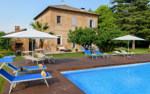 Villa Rustica 8: Zwembad, Blauw, Ligstoel, Buitenmeubels, Toevlucht, Paraplu, Landgoed, Hacienda, Villa, Eco Hotel