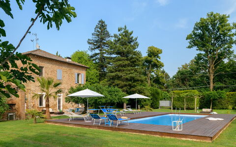 Villa Rustica 8: Zwembad, Landgoed, Tuin, Boerderij, Gazon, Villa, Buitenmeubels, Landscaping, Hacienda, Verblijf