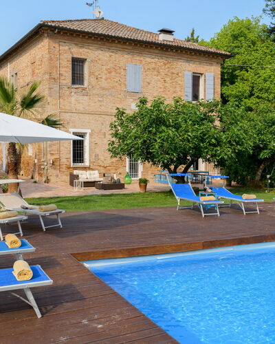 Villa Rustica 8: Zwembad, Blauw, Ligstoel, Buitenmeubels, Toevlucht, Paraplu, Landgoed, Hacienda, Villa, Eco Hotel