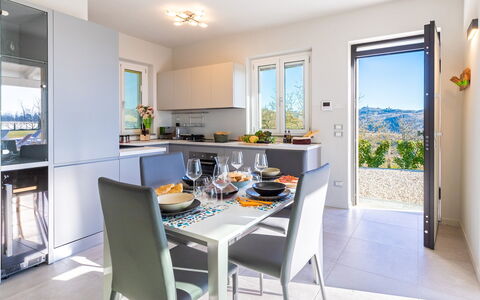 Tramonto Albese 4: Huis, Meubilair, Interieur Ontwerp, Appartement, Stoel, Keuken En Eettafel, Keuken, Kamerplant, Countertop, Major Appliance