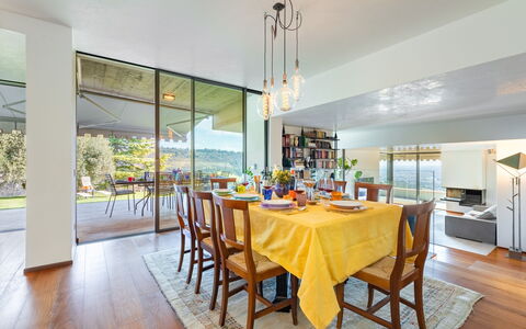 Villa degli Ulivi 8: Meubilair, Interieur Ontwerp, Flooring, Eetkamer, Keuken En Eettafel, Stoel, Plafond, Tafel, Verdieping, Kamer