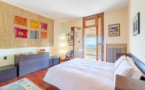 Villa degli Ulivi 8: Bed, Meubilair, Interieur Ontwerp, Flooring, Verdieping, Slaapkamer, Muur, Hout, Laken, Kamer